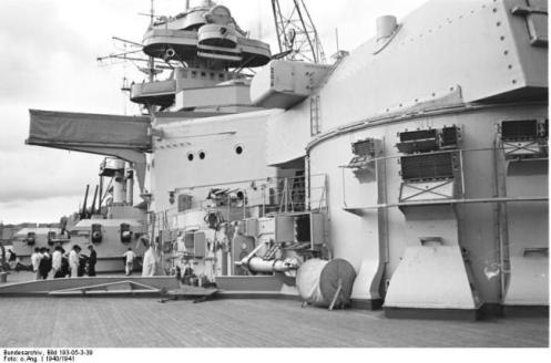 On the deck of the Bismarck.  Note the doubled secondary battery, 150- and 110-mm guns above. Bundesarchiv_Bild_193-05-3-39